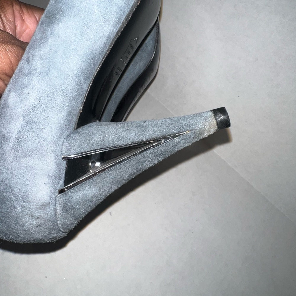 Charles Jourdan Sleek Suede Gray Heels - Picture 10 of 13